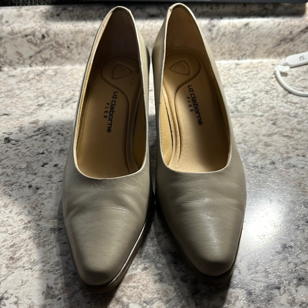 Liz Claiborne flex tan 2.5” high heels